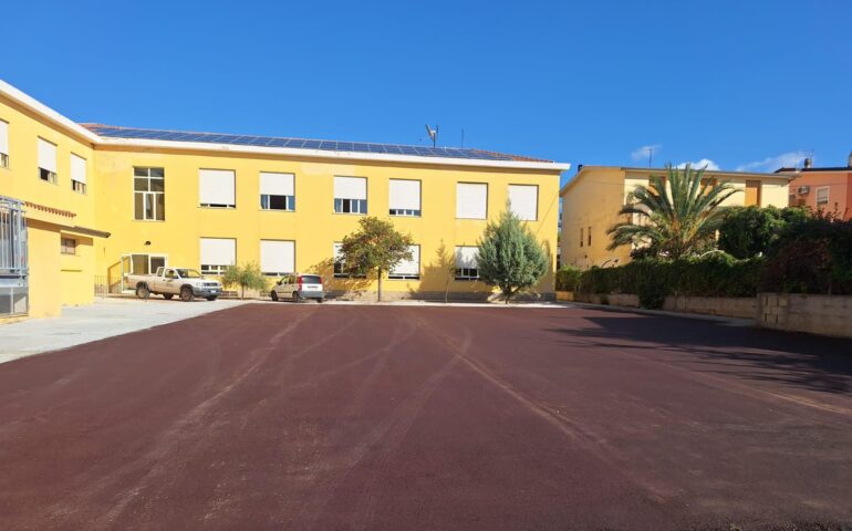 Scuola primaria di Monte Attu, bella sorpresa al ritorno dalle vacanze estive: palestra e cortile riqualificati