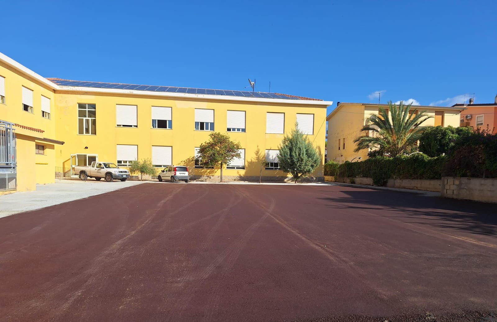 Scuola primaria di Monte Attu, bella sorpresa al ritorno dalle vacanze estive: palestra e cortile riqualificati