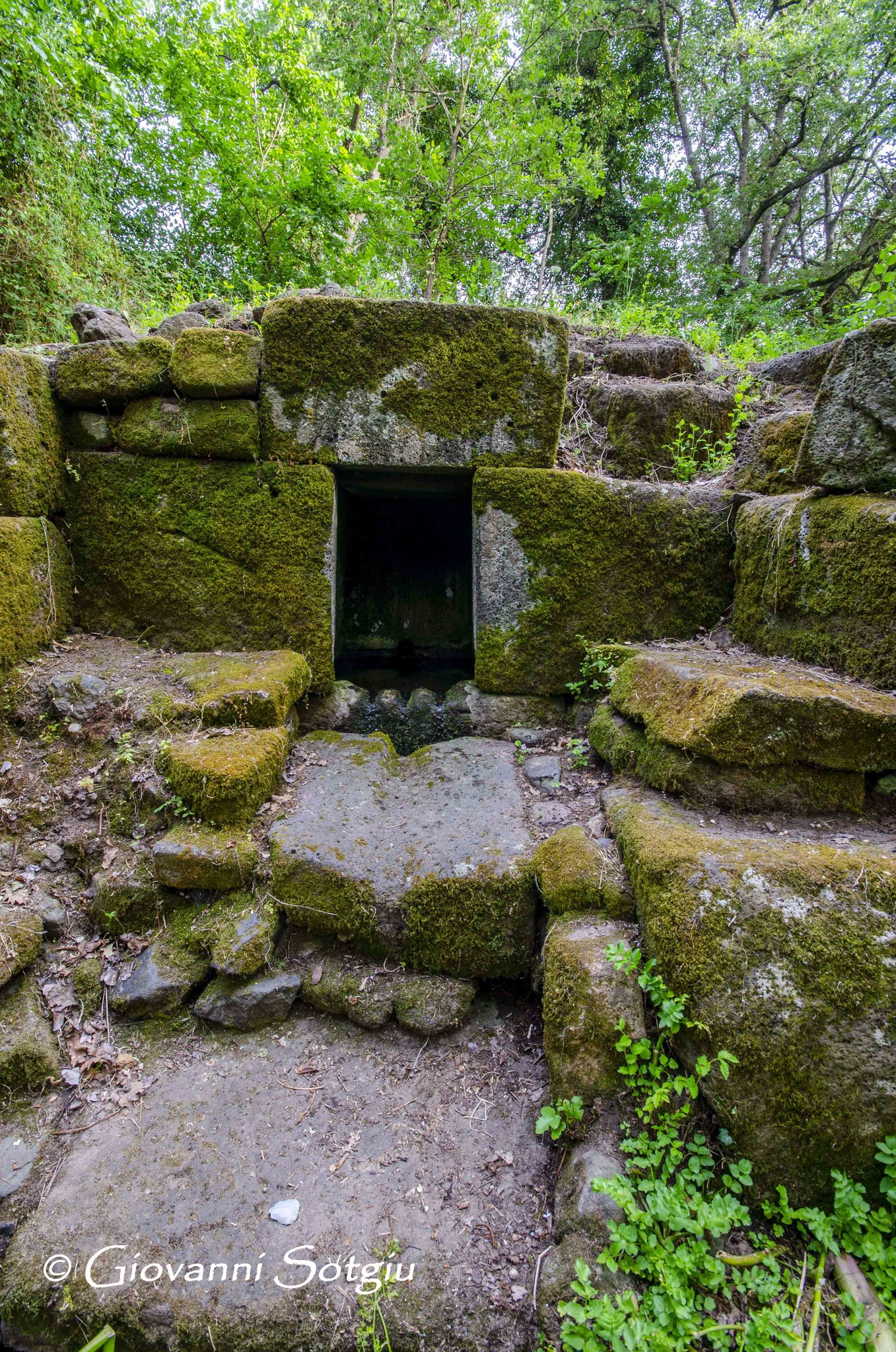 FONTE SACRA DI PUNTANARCU a Sedilo