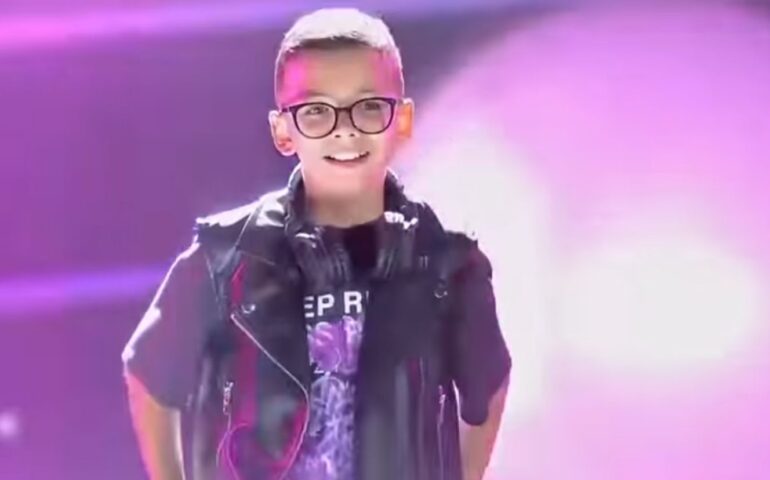 Daniel Dj, da Sorso a “Chissà chi è”: il 12enne incanta Amadeus e fa ballare Lillo