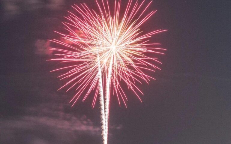 Le foto. I meravigliosi fuochi d’artificio per la festa di Stella Maris