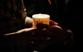 candela fiaccolata notte