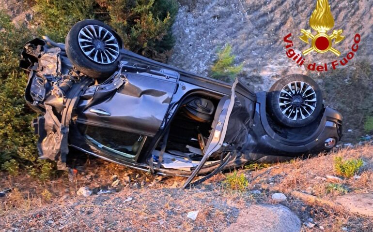 Incidente questa mattina a Sassari: un’auto si ribalta, l’altra si schianta contro il guardrail