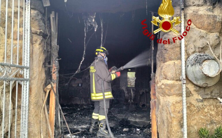 incendio orroli vigili del fuoco