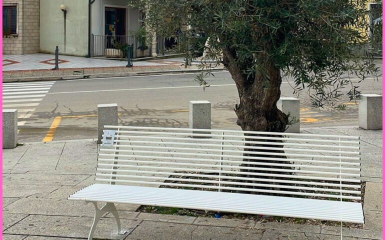 Panchina a Tortolì per Beatrice Ubaldi