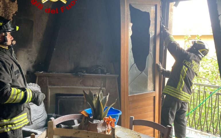 Dorgali, scoppia un incendio in casa: anziana salvata da due eroici vigili fuoco fuori servizio