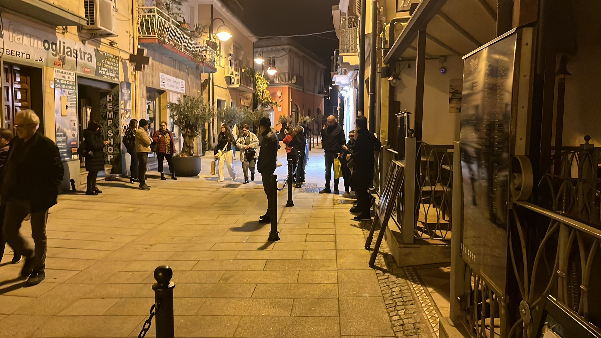 Tortolì, luci spente per protesta