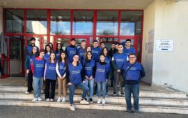 una-foto-della-raccolta-solidale-miracolo di natale-al-centro-assessora-comunale-irene-murru-a-destra-il-coordinatore-giorgio-falchi
