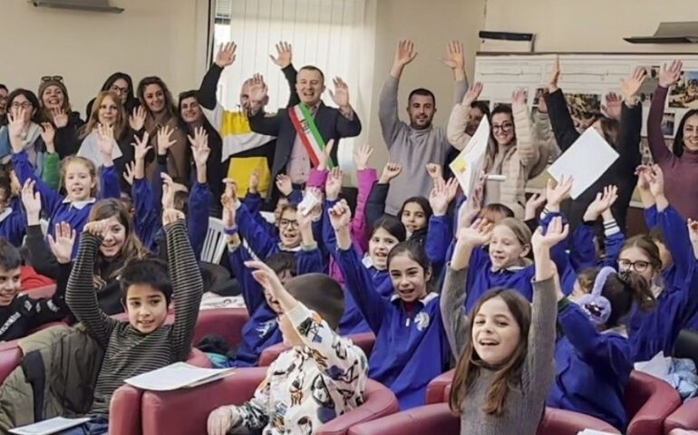Tortolì, bimbi felici alla premiazione delle poesie in lingua sarda