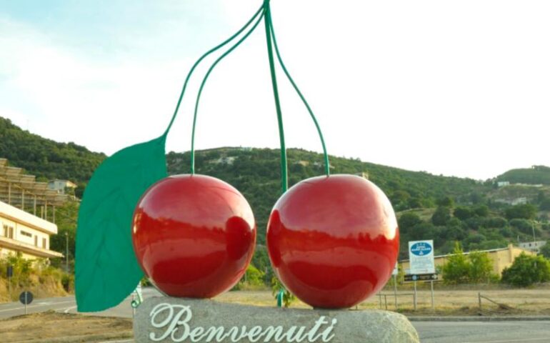 ciliegie statua scultura lanusei