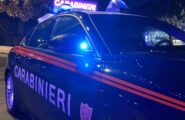 Nuoro sotto assedio all’alba, colpo al deposito dei Monopoli: strada bloccata con chiodi sull’asfalto e allarme bomba a Prato Sardo