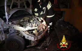 L'auto distrutta a San Teodoro