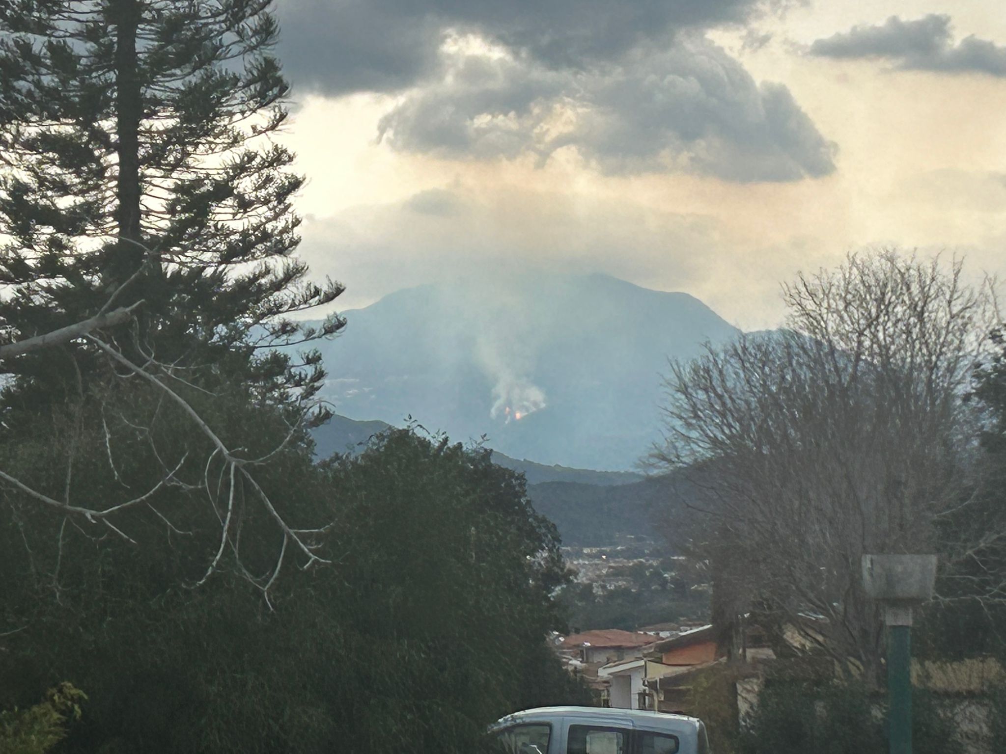 Grosso incendio nelle campagne di Arzana: intervengono i dei Vigili del Fuoco di Lanusei e Tortolì