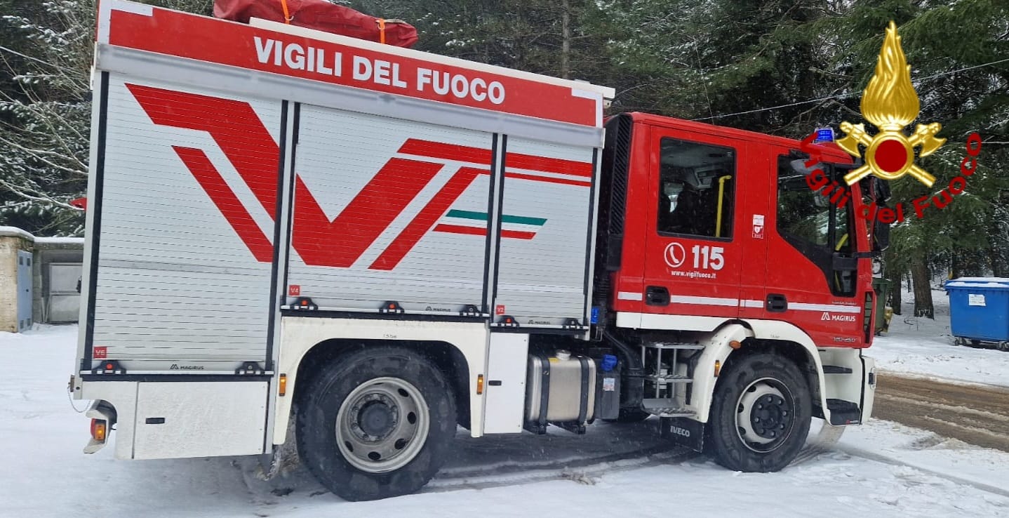 automobilisti bloccati a causa della neve a tempio