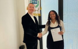 Il sindaco Marcello Ladu con Brenda Ferreira Custodio