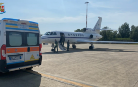 Volo dell'aeronautica per curare un bambino