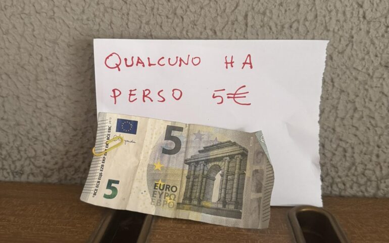 A Pirri 5 euro, un biglietto e un gesto che scalda il cuore: lo ha raccontato Claudia Aru sui social