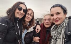 Francesca Piu con la nonna, la mamma e la zia in Francia