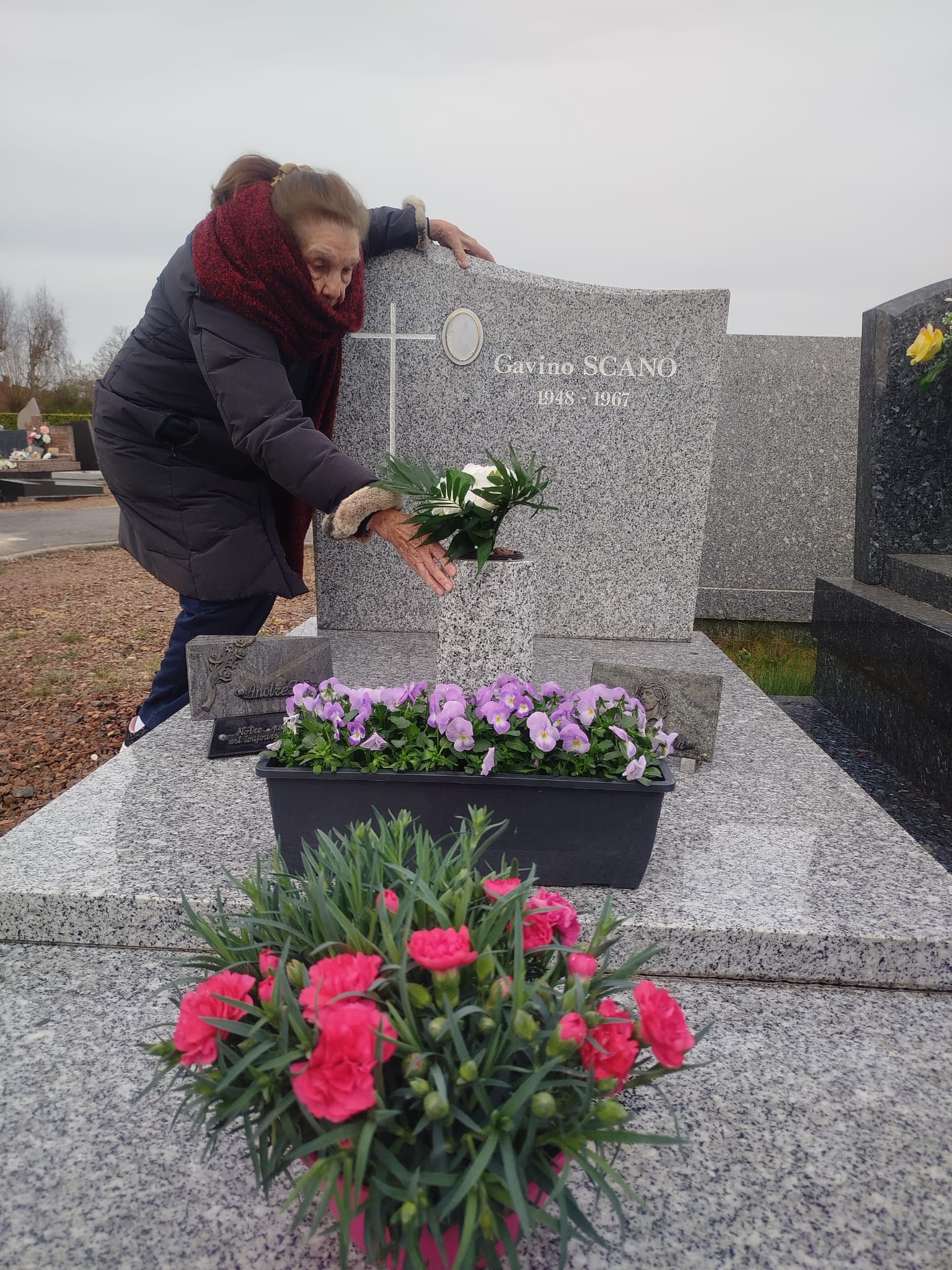 Dalla Sardegna alla Francia per visitare la tomba del figlio morto giovane: la storia di Nonna Lidia Matta 