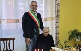 Il sindaco di Jerzu Carlo Lai con Tzia Maria Laconi