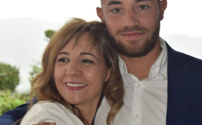 Marco Mameli e la madre Simona Campus pH Fb