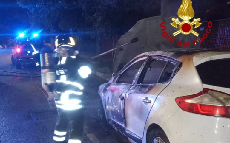 incendio auto a nuoro