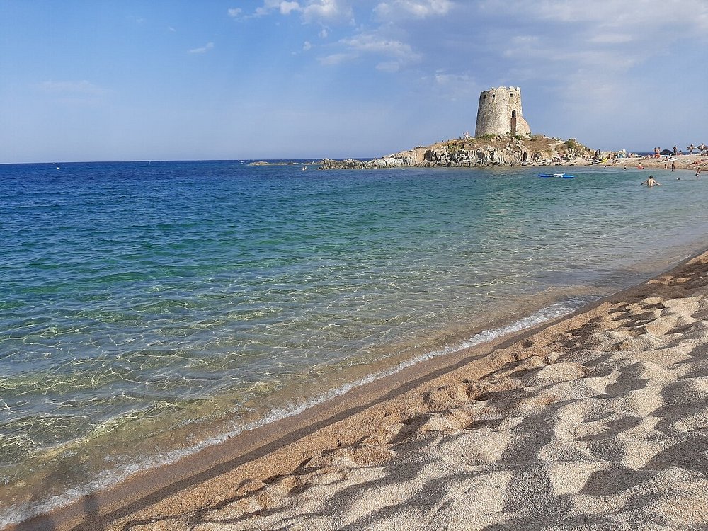 La spiaggia con la torre