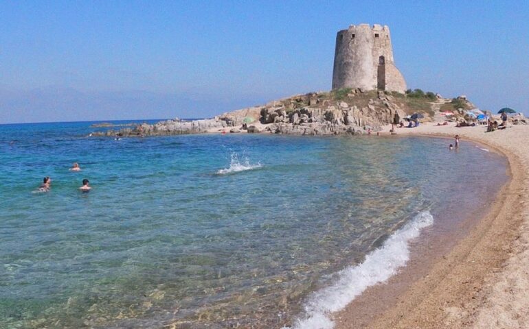 La spiaggia con la torre di Barì
