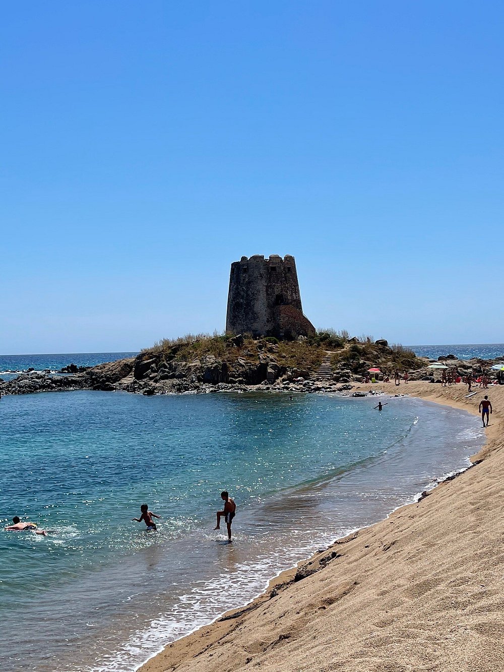 La spiaggia con la torre