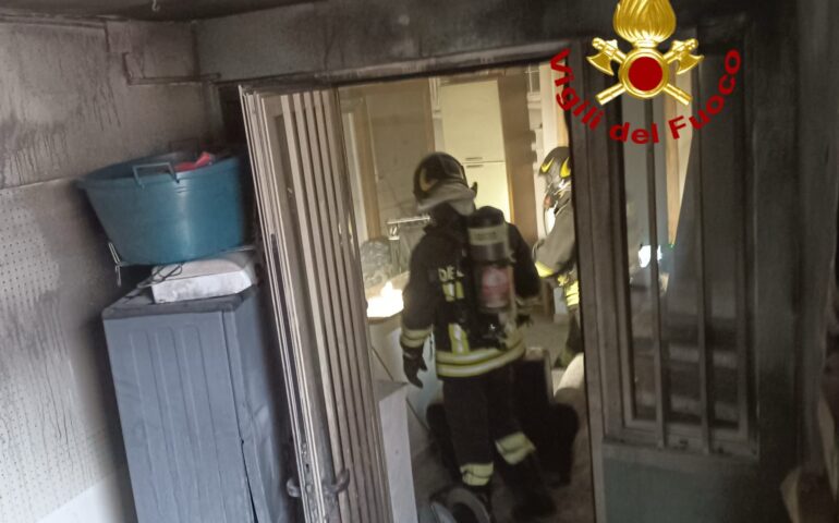 Incendio in un seminterrato a Tortolì: l’intervento dei Vigili del Fuoco evita il peggio