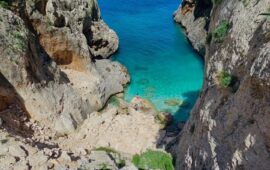25 Aprile a Cala Mudaloru: natura selvaggia, sole e panorami da sogno