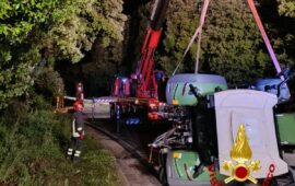 Incidente sulla SP27 a Villagrande Strisaili: trattore si ribalta da un semirimorchio, traffico bloccato per ore