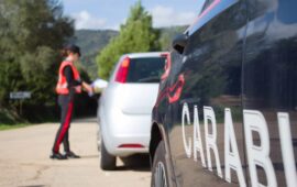 Tortolì-Cardedu, inseguimento notturno: 35enne denunciato per guida in stato di ebbrezza e possesso di arma