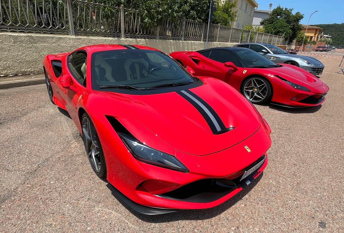 la manifestazione “Tra passato e presente... in rosso Ferrari”, che si è tenuta a Bari Sardo