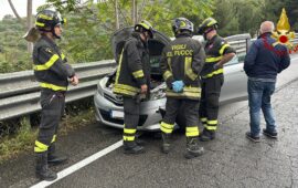 Incidente a Nuoro in via Mughina: scontro tra due auto, una donna ferita