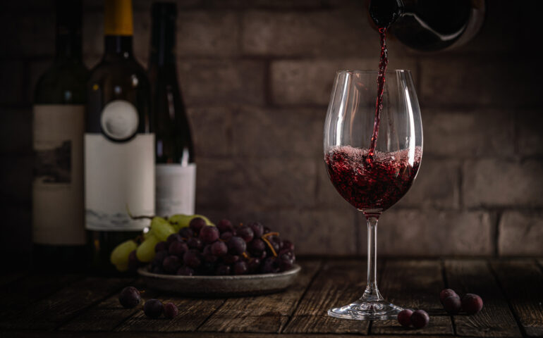 (VIDEO) Come veniva prodotto il vino in Sardegna negli anni ’60? Ce lo racconta un documentario