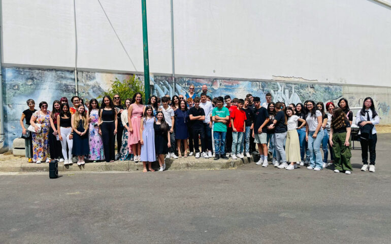 Un melograno per il futuro: il grazie del Comune di Lanusei agli studenti della Scuola Secondaria
