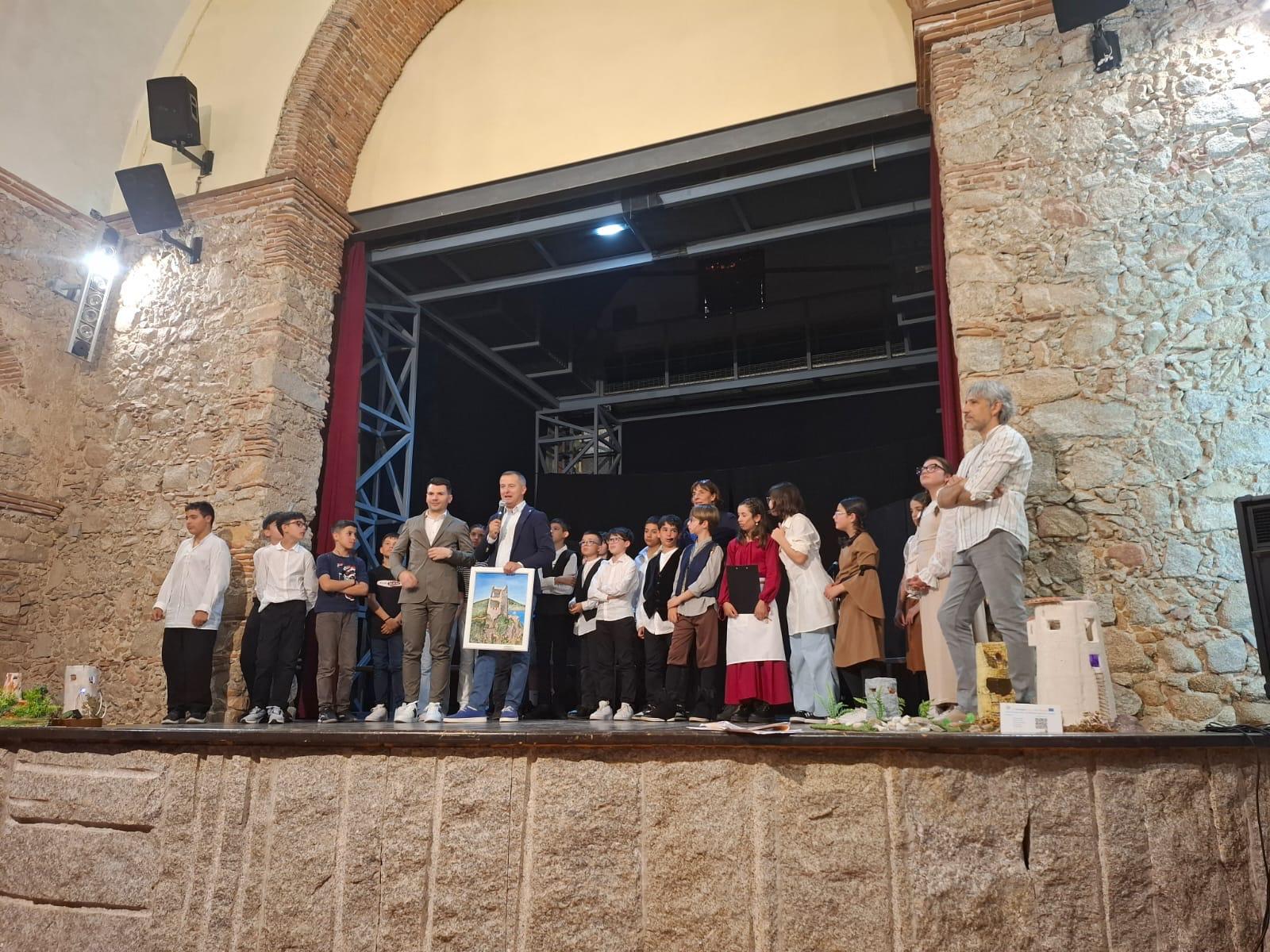 Tortolì, lo spettacolo delle scuole medie di Monte Attu tra memoria, leggende e identità culturale