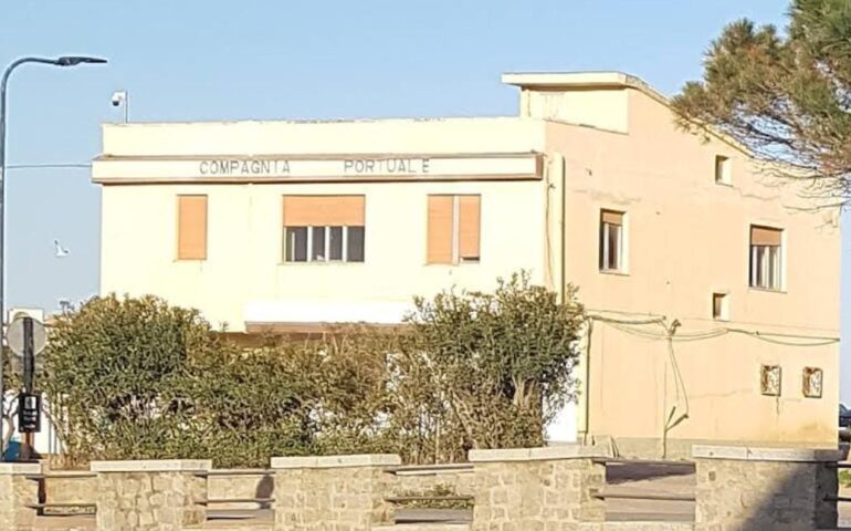 Ex sede della Compagnia Portuale nel piazzale delle Rocce Rosse