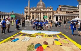 La Pro Loco Rocce Rosse e le Infioratrici di Tortolì protagonisti a Roma per l'infiorata storica.