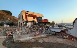 Arbatax, demolita la storica sede della Compagnia Portuale: al via la riqualificazione del piazzale