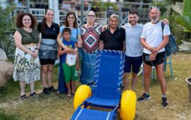 Una sedia Job per la spiaggia di Orrì: un gesto di solidarietà per l’inclusione