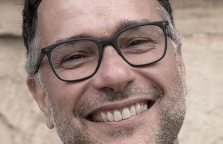 Lo scrittore e giornalista Andrea Negro