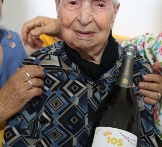 Bacu Abis celebra i 105 anni di Tzia Elvira Gaviano, centenaria con orgoglio ogliastrino: una vita lunga, laboriosa e amata