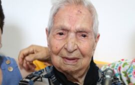 Bacu Abis celebra i 105 anni di Tzia Elvira Gaviano, centenaria con orgoglio ogliastrino: una vita lunga, laboriosa e amata