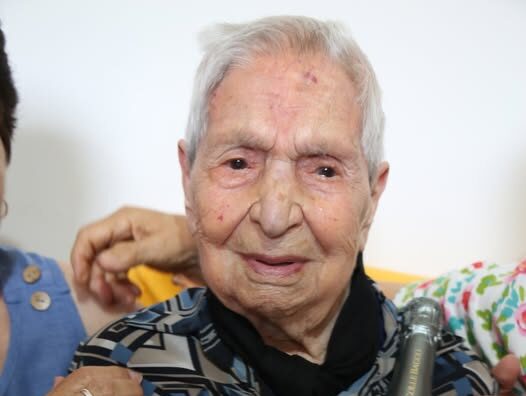 Bacu Abis celebra i 105 anni di Tzia Elvira Gaviano, centenaria con orgoglio ogliastrino: una vita lunga, laboriosa e amata