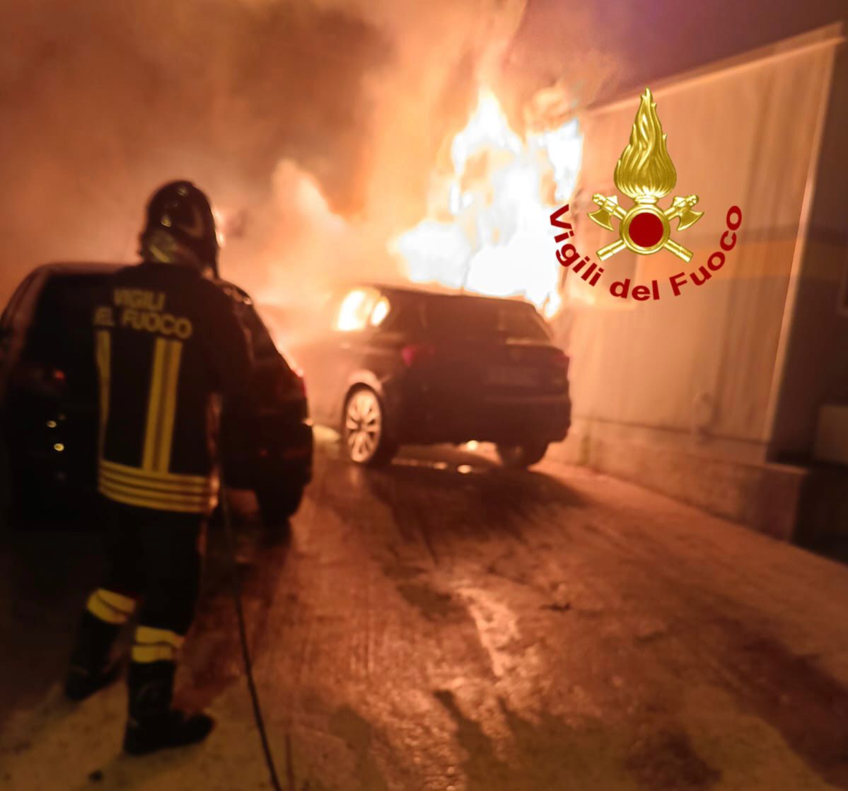 Attentato incendiario Siniscola PH Vigili del Fuoco