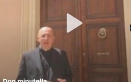 Il prete scomunicato lancia una provocazione al Vescovo Mura: “Chiesa dalle porte aperte? Sembra una prigione”