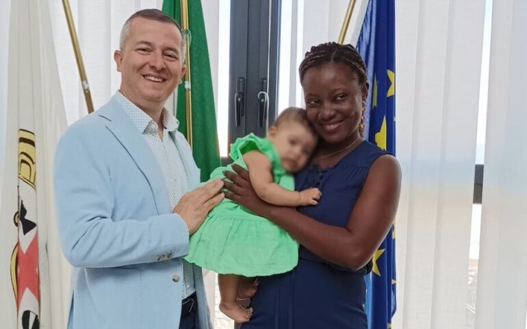 ragazza nigeriana ottiene cittadinanza