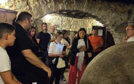 Turisti rapiti dal cibo, dall’arte e dalle tradizioni ogliastrine. Prima visita guidata a Loceri organizzata dal Consorzio Ogliastra Blue Zone